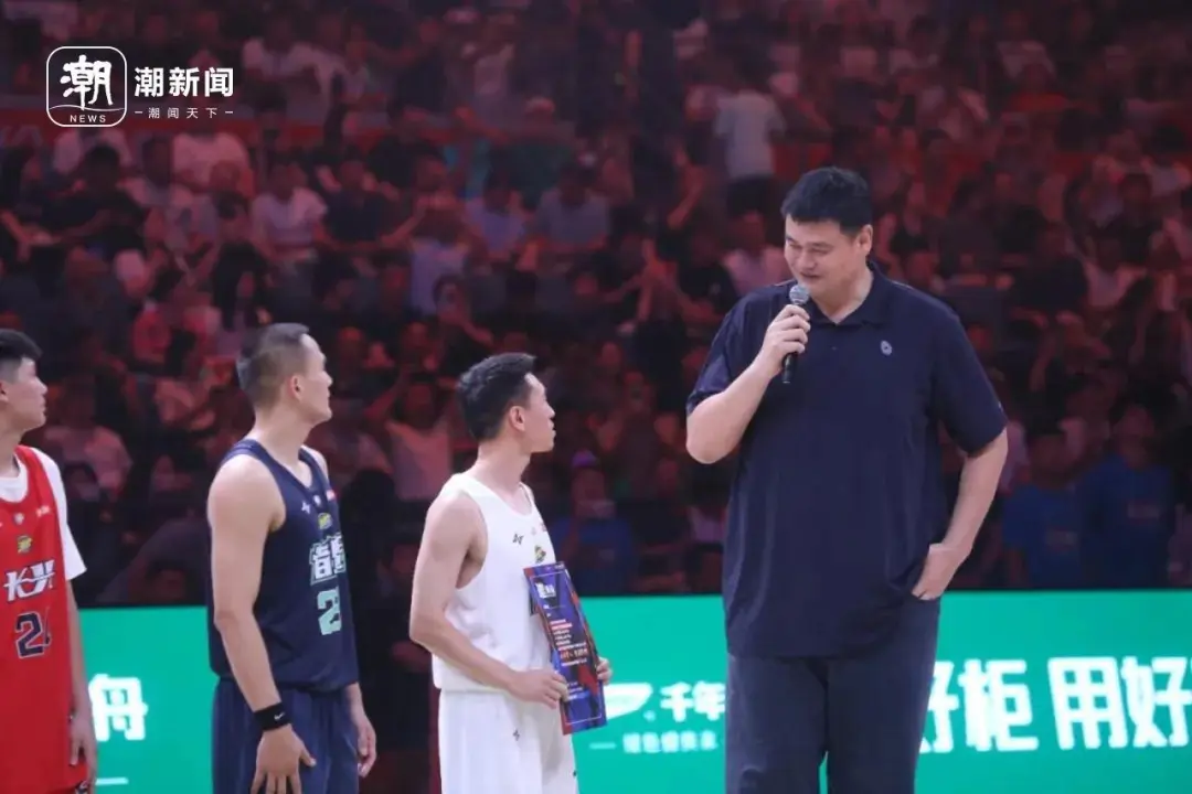 第一阶段的, 在现场球迷, 慈善赛