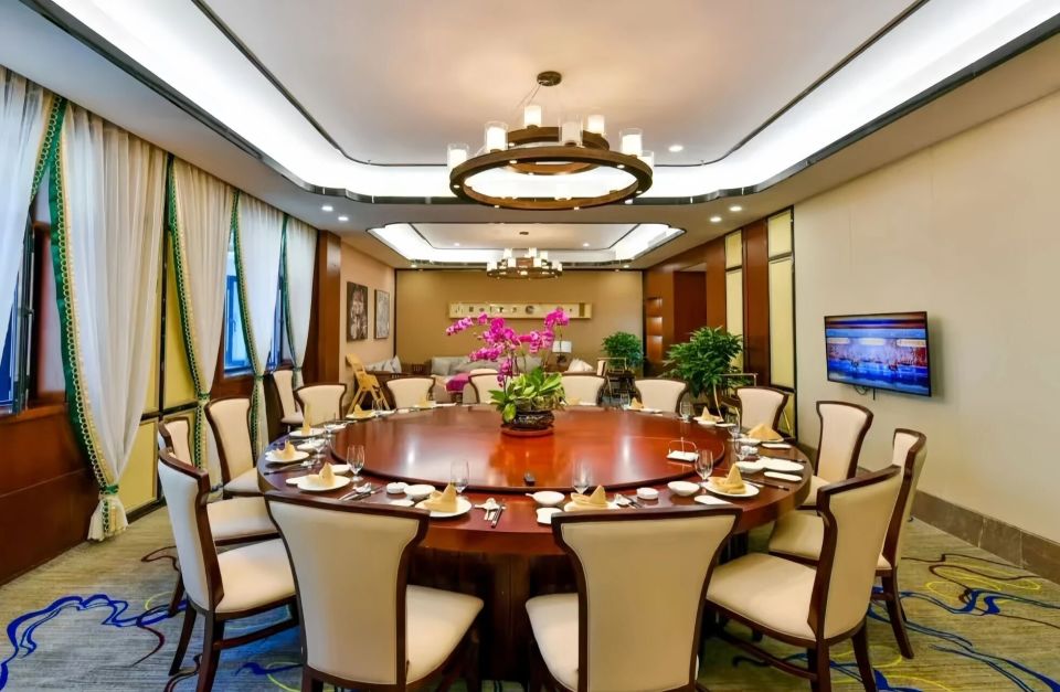 游客可以在, com